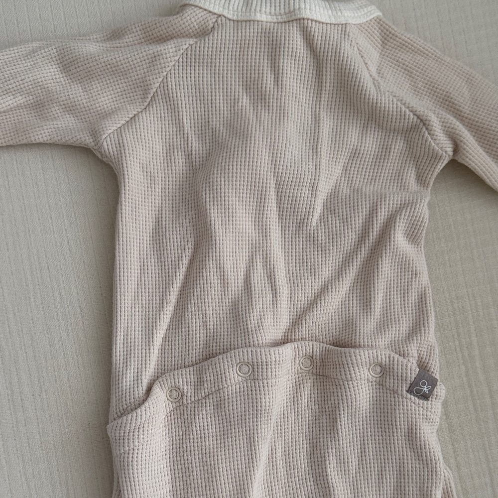 Goumi footies with bumflap- Cream, Gray, Brown 3 to 6 months. 2 way zips - Picture 6 of 6
